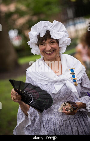 Un partecipante prende parte in Carolina giorno celebrazioni e sfilata nel giugno 28, 2013 a Charleston, Carolina del Sud. Carolina giorno celebra la vittoria americana nella battaglia di Sullivan;s Island, SC, il 28 giugno 1776. Foto Stock