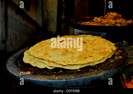 Alimenti fritti, croccante, 'Pakora',cibo, carboidrato, Street Food, Indian Street Food Foto Stock