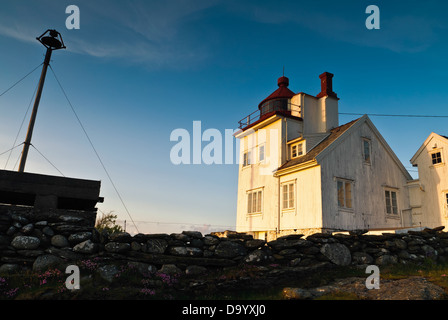 Tungenes fyr, nordspissen Jaeren av. Fyret ligger helt nord i Randaberg Kommune, Rogaland. Tungenes faro, la punta settentrionale del distretto di Jaeren. Il faro si trova più lontano nord in Randaberg comune, Rogaland county, Norvegia. Foto Stock