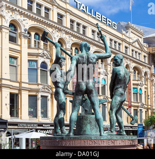 Tre Smiths statua a Helsinki in Finlandia Foto Stock