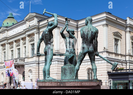 Tre Smiths statua a Helsinki in Finlandia Foto Stock