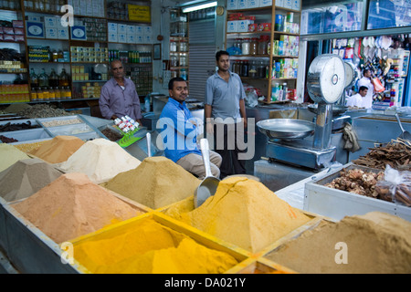 Visualizzazione delle spezie, Souq al-Alawi nella vecchia Jeddah (Al-Balad), Gidda, Arabia Saudita. Foto Stock