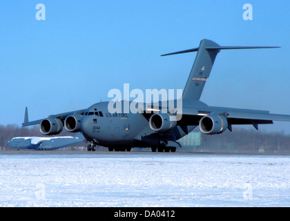 445Th Airlift Wing - Boeing C-17UN SACCO IX Globemaster III 97-0044 Foto Stock