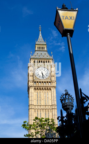 Big Ben, clock tower e, taxi, segno. Foto Stock