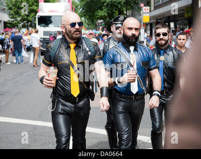 Londra, Regno Unito. Il 29 giugno 2013. Londra Gay Pride - Ragazzi in cuoio sul credito Marzo: Miguel Sobreira/Alamy Live News Foto Stock