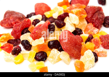 Frutta candita su sfondo bianco Foto Stock