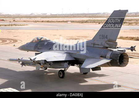 157Expeditionary Fighter Squadron Lockheed F-16C blocco 52P Fighting Falcon 92-3914 Foto Stock