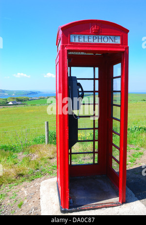 Cabina telefonica nella campagna dell'Irlanda del Nord. Foto Stock