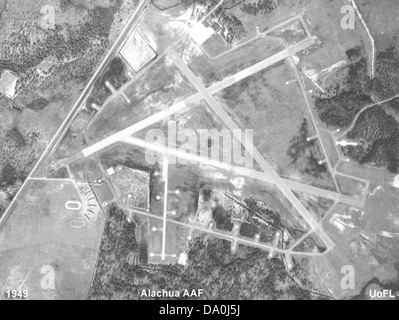 Alachua Army Airfield in Florida, come visto nel 1949, fu una base operativa e di addestramento chiave per l'esercito degli Stati Uniti alla fine degli anni '1940 Il campo d'aviazione ha sostenuto varie operazioni militari, tra cui l'addestramento al volo e la logistica. Foto Stock