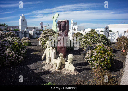 Casa dell'artista con sculture surreali in Teguise, Lanzarote, Isole Canarie, Spagna Foto Stock