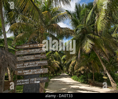 Parc entrata segno presso l'Union Station wagon , La Digue, Seychelles, Oceano indiano, Africa Foto Stock