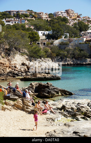 Spiaggia presso la baia di Santa Ponca, Cala Fornells, Peguera, Calvia, Mallorca, Spagna Foto Stock