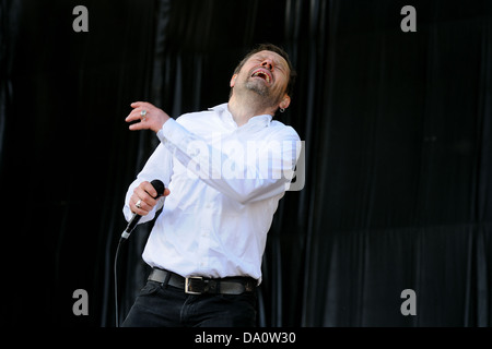 Barcellona - 24 Maggio: Einar Orn Benediktsson, cantante di Ghost banda digitale, esegue presso Heineken Primavera Sound Festival 2013. Foto Stock