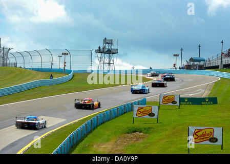 Giugno 30, 2013 - Watkins Glen, New York, Stati Uniti d'America - 30 Giugno 2013: un gruppo di autovetture rigidi in Esses porzione di pista durante il Grand-AM Rolex Sahlen serie di sei ore di Glen a Watkins Glen International in Watkins Glen, New York. Foto Stock