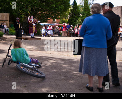 Nailsworth GLOUCESTERSHIRE REGNO UNITO. L Antica e onorevole Guild of Town Criers Campionati del Regno Unito. Town Criers competere ai campionati Foto Stock