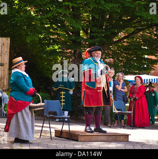 Nailsworth GLOUCESTERSHIRE REGNO UNITO. L Antica e onorevole Guild of Town Criers Campionati del Regno Unito. Town Criers competere ai campionati Foto Stock