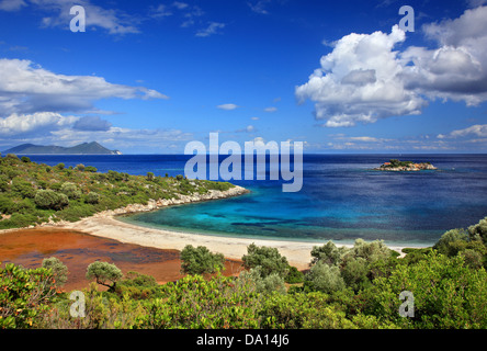 La spiaggia di Alykes, vicino al villaggio di Frikes, Ithaca (Itaca) isola, mare Ionio, Grecia. Foto Stock