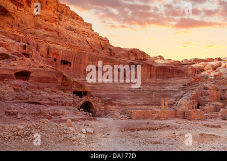 Antico anfiteatro di Petra, Giordania Foto Stock