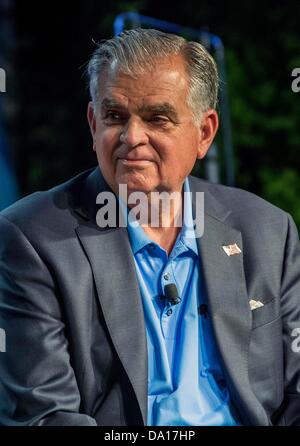 Giugno 30, 2013 - Aspen, Colorado, Stati Uniti - RAY LAHOOD, Segretario di Stato americano per il trasporto, prende parte alla Aspen idee Festival.(Immagine di credito: © Brian Cahn/ZUMAPRESS.com) Foto Stock