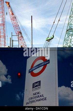 Crossrail sito in costruzione a Tottenham Court Road, Londra Foto Stock
