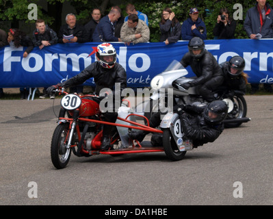 Questa immagine mostra una motocicletta AJS No 38, che ne mostra il design e le caratteristiche. La AJS No 38 era nota per le sue prestazioni e il suo aspetto elegante, rendendola una moto popolare all'inizio del XX secolo. Foto Stock