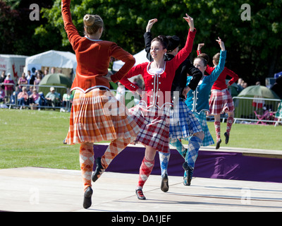 Aberdeen, Scozia - Giugno 16th, 2013: ballerini presso l'Highland Games in Hazlehead Park, Aberdeen Foto Stock