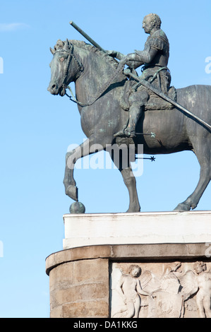 L'Italia, Veneto, Padova, statua equestre di Gattamelata davanti alla Basilica di Sant'Antonio di Donatello Foto Stock