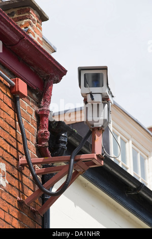 Telecamera TVCC sulla parte anteriore dell'edificio a Malton Ryedale North Yorkshire England Regno Unito Foto Stock