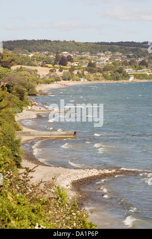 Il perfettamente curati e visitatore accogliente città di Taupo adagiata sulle rive del volcanically formata Lago Taupo, Nuova Zelanda. Foto Stock