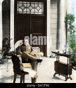Cecil John Rhodes, coloniale britannico, amministratore sulla sua veranda vicino a Città del Capo, Sud Africa, c. 1900. Colorate a mano i mezzitoni di una fotografia Foto Stock