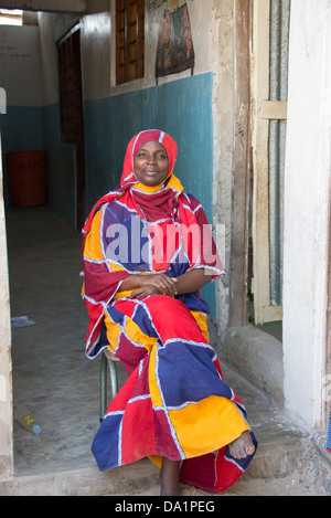 La testa Insegnante di Jambiani scuola primaria, Zanzibar, Repubblica Unita di Tanzania, Africa orientale. Foto Stock