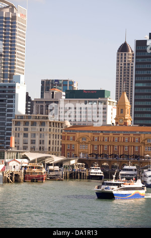 Ferry Building, una pietra miliare nella Baia di Auckland, Nuova Zelanda. Foto Stock