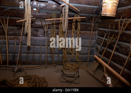 Strumenti all'interno di Casa Kuskov, Fort Ross State Historic Park, Sonoma County, California, Stati Uniti d'America Foto Stock