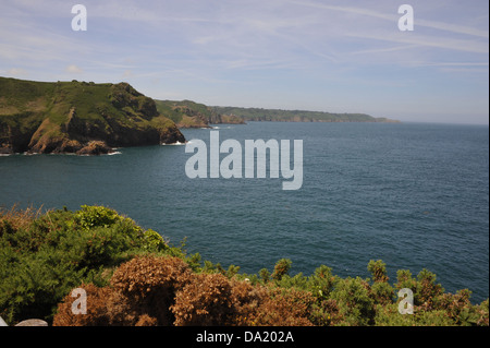 La linea di costa e la zona intorno al foro di diavoli in Jersey. Foto Stock