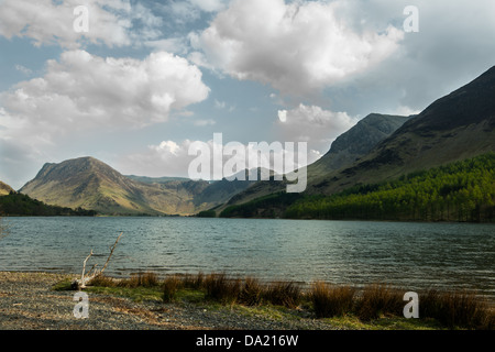 Buttermere Lake, Fleetwith Pike, Haystacks, Lake District, Cumbria, paesaggio, acqua, estate, nuvole, Parco Nazionale Foto Stock