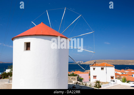 Un vecchio mulino trasformato in una casa a Sigri su Lesbo, Grecia. Foto Stock