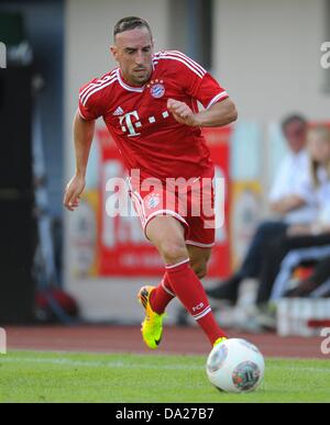 30.06.2013. Monaco di Baviera, Germania. Il Bayern Monaco le sessioni pratiche contro la pioggia TSV Franck Ribery FC Bayern Monaco di Baviera sulla sfera Foto Stock