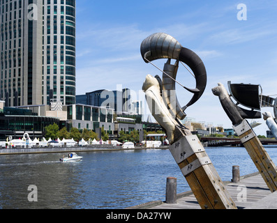 Dh Fiume Yarra MELBOURNE AUSTRALIA imbarcazione da diporto decorative sculture riverside artwork arte scultura Foto Stock