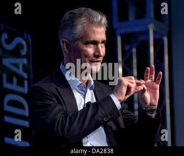 Luglio 01, 2013 - Aspen, Colorado, Stati Uniti - JEFF SMISEK, Presidente e CEO di United Airlines, discute l'argomento: ''battenti automobili? Il futuro dei trasporti'' durante l'Aspen idee Festival.(Immagine di credito: © Brian Cahn/ZUMAPRESS.com) Foto Stock