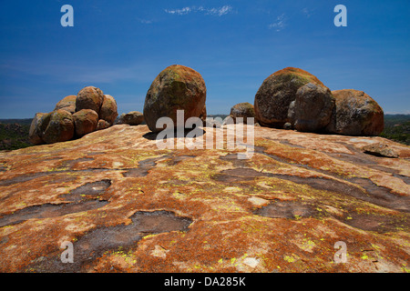 Massi in cima Malindidzimu, o "visione del mondo", Matobo National Park, Colline di Matobo Sito Patrimonio Mondiale, Africa Foto Stock