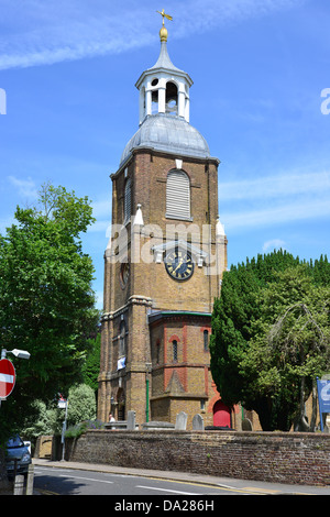 Il campanile di Santa Maria la Chiesa anglicana, Church Street, Sunbury-on Thames, Surrey, England, Regno Unito Foto Stock