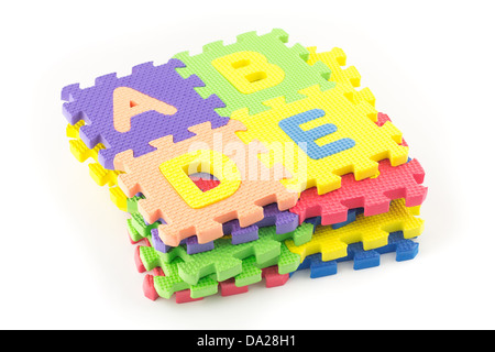 Puzzle colorato pezzi isolati su sfondo bianco Foto Stock