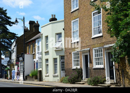 Periodo case, Thames Street, Sunbury-on Thames, Surrey, England, Regno Unito Foto Stock