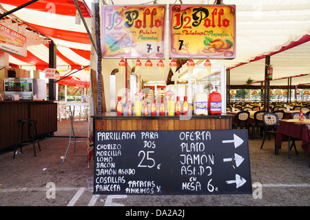 La fiera di Aprile di Siviglia, (Feria de abril de Sevilla), Cibo menù spagnolo, Siviglia e la zona fieristica in aprile, 2013 a Siviglia, Spagna Foto Stock