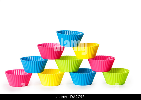 Cottura coppe in silicone per tortine o muffin su sfondo bianco Foto Stock