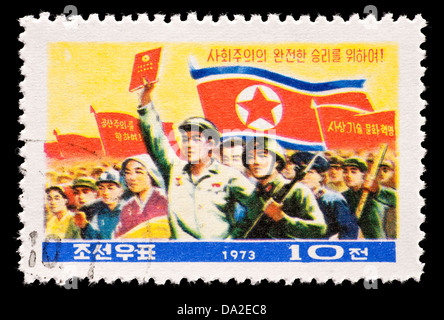 Francobollo dalla Corea del Nord (DPRK) raffigurante la lotta per la riunificazione della Corea. Foto Stock