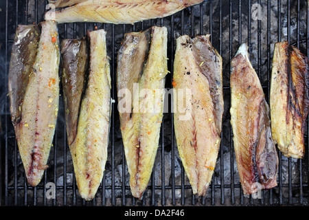 Sgombro sul Barbecue, cibo sano. Foto Stock