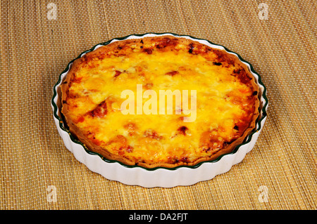 Mozzarella affumicata e sun pomodoro secco tart. Foto Stock