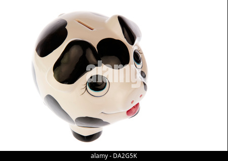 Salvadanaio di bianco e nero con macchie di mucca, parte superiore lato destro anteriore look, isolato in uno sfondo bianco Foto Stock