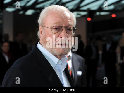 Monaco di Baviera, Germania. 01 Luglio, 2013. Attore britannico e il vincitore del premio Michael Caine arriva alla cerimonia di premiazione del Premio CineMerit al Monaco Film Festival di Monaco di Baviera, Germania, 01 luglio 2013. Il festival è stato l'assegnazione del premio CineMerit dal 1997. Foto: TOBIAS HASE/dpa/Alamy Live News Foto Stock